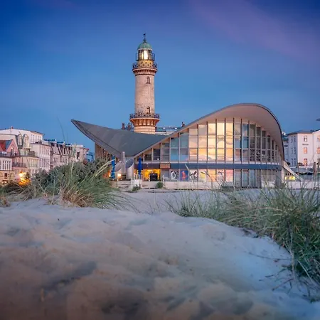 Kapitänshaus Am Strom - Leuchtturm Apartment Rostock
